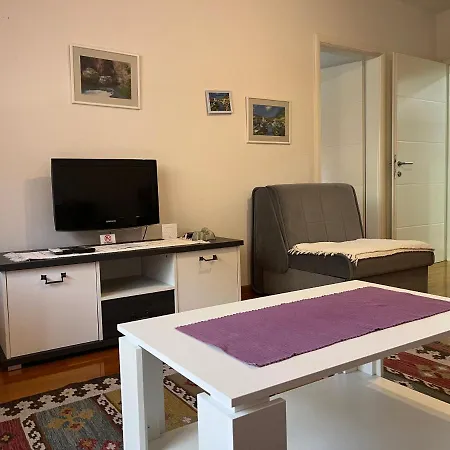 Apartman Lajla Kapetanovina Apartment *